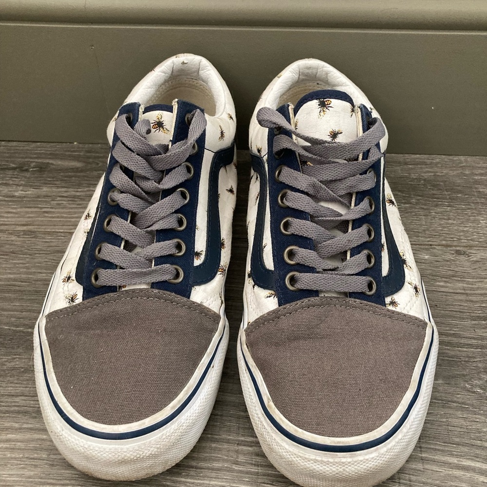 Custom bee checkered vans